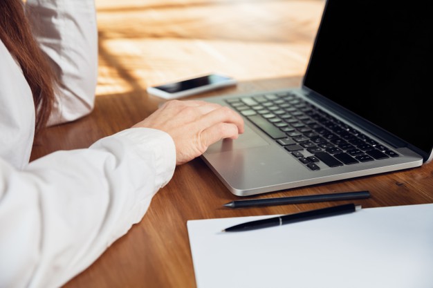 caucasian-young-woman-business-attire-working-office_155003-31858
