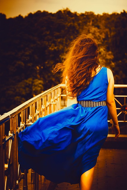 girl-in-blue-dress-1390841_640